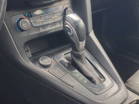 Used 2015 Ford Focus SE w/ Equipment Group 201A FWD image 19