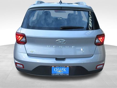 Used 2025 Hyundai Venue SEL FWD image 4