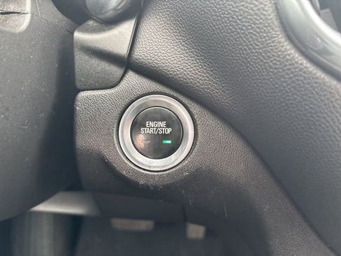 Used 2020 Chevrolet Equinox LT image 36