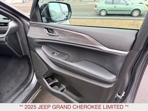 Certified 2025 Jeep Grand Cherokee Limited w/ Trailer Tow Package image 11