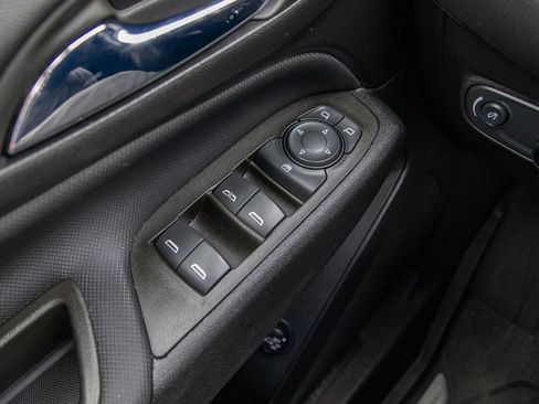 Used 2023 Chevrolet Equinox RS w/ LPO, Floor Liner Package FWD image 12