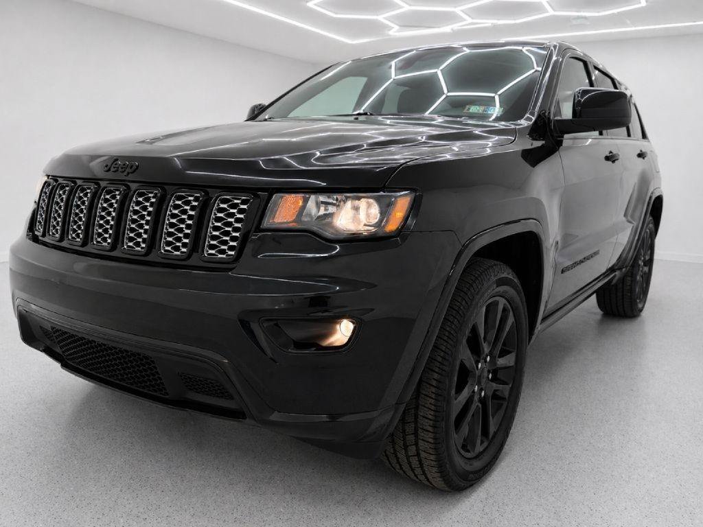 Used 2019 Jeep Grand Cherokee Altitude AWD/4WD image 37
