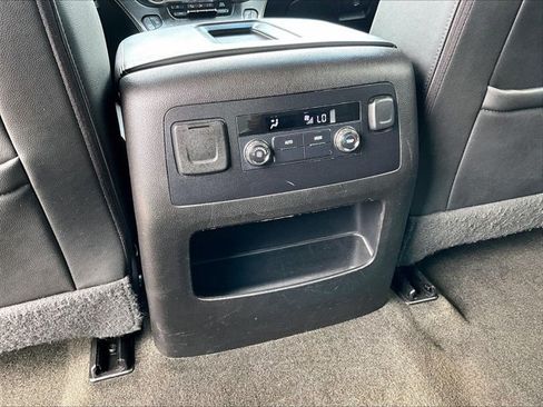 Used 2017 Chevrolet Suburban LT w/ LT Midnight Edition RWD image 25