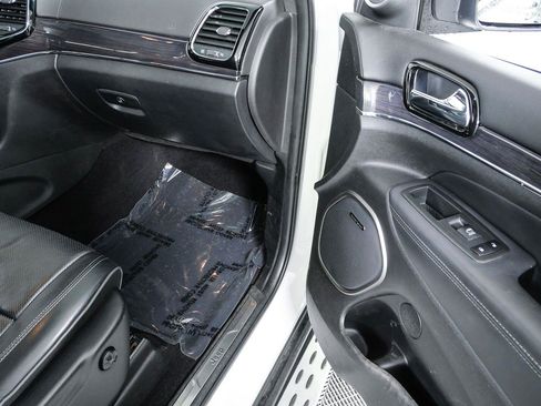 Used 2020 Jeep Grand Cherokee Overland RWD image 25