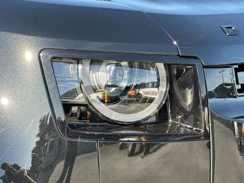 Used 2025 Land Rover Defender 110 S image 12