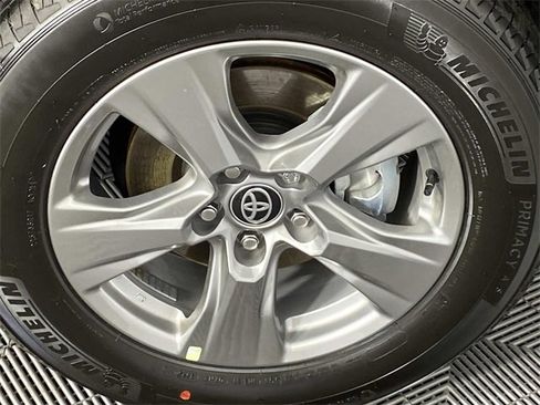 Used 2025 Toyota RAV4 XLE image 32