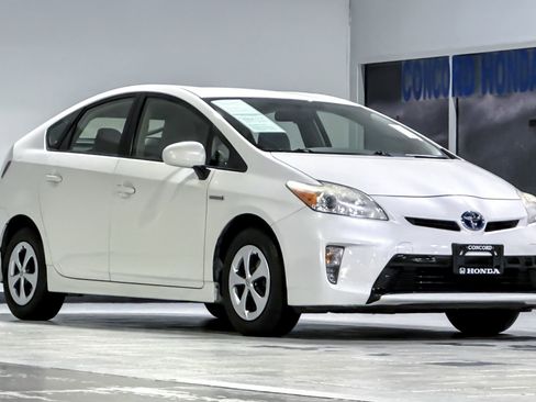 Used 2013 Toyota Prius Two image 6