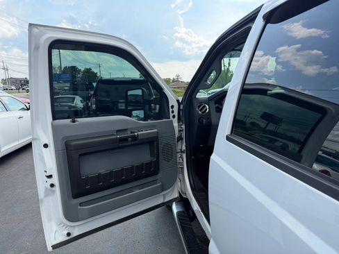 Used 2012 Ford F350 XLT w/ Snow Plow Prep Pkg AWD/4WD image 28