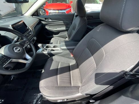 Used 2025 Nissan Altima 2.5 SV FWD image 28