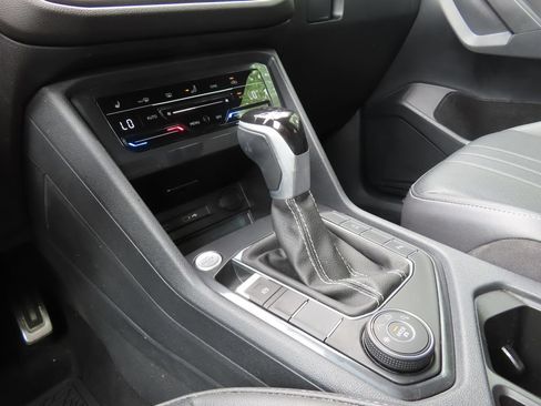 Used 2024 Volkswagen Tiguan SE R-Line AWD/4WD image 20