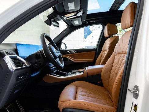 Used 2024 BMW X5 M60i image 17