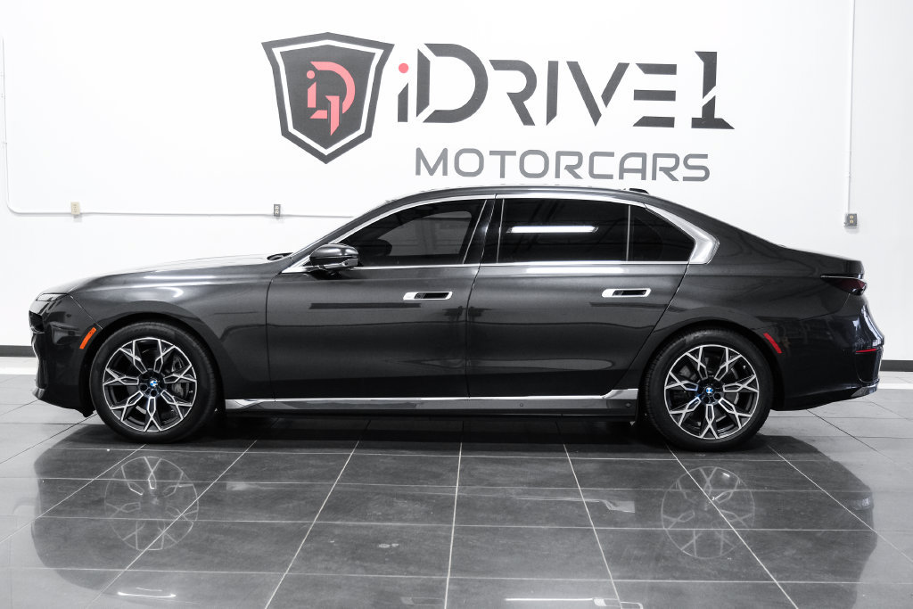 Used 2024 BMW i7 xDrive60 AWD/4WD image 11