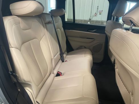 Used 2024 Jeep Grand Cherokee Limited image 33