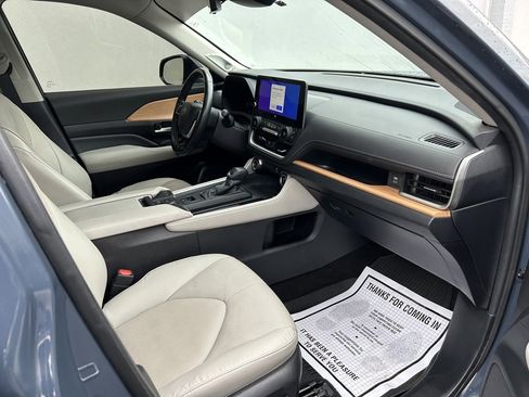Used 2024 Toyota Grand Highlander Limited image 16