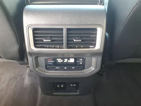 Used 2024 Volkswagen Atlas SE image 18