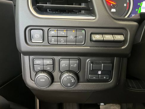 Used 2021 Chevrolet Suburban Premier w/ Premium Package AWD/4WD image 14