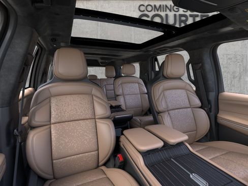 New 2026 Lincoln Navigator L Black Label AWD/4WD image 10
