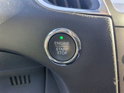 Used 2020 Ford Edge Titanium image 31