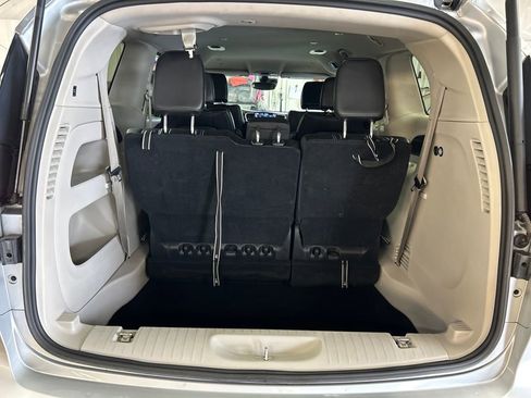 Used 2023 Chrysler Pacifica Touring-L FWD image 27