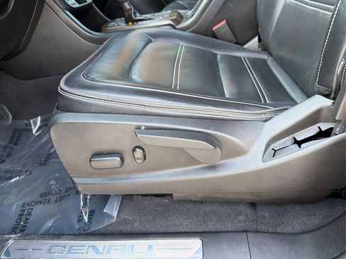 Used 2019 GMC Canyon Denali image 18