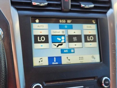 Used 2017 Ford Fusion SE w/ Fusion SE Technology Package image 12