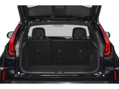 Used 2024 Cadillac XT4 Luxury w/ Cold Weather Package FWD image 14
