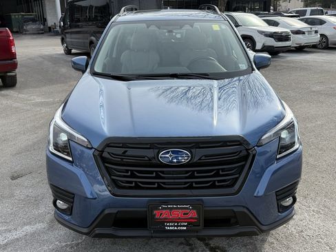 Used 2023 Subaru Forester Premium image 2