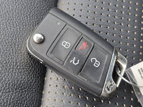 Used 2019 Volkswagen Golf R 4-Door AWD/4WD image 32