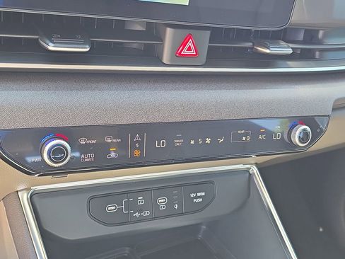 New 2026 Kia Carnival EX FWD image 26