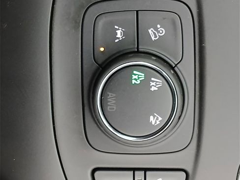 Used 2023 GMC Terrain SLE w/ Driver Convenience Package image 18