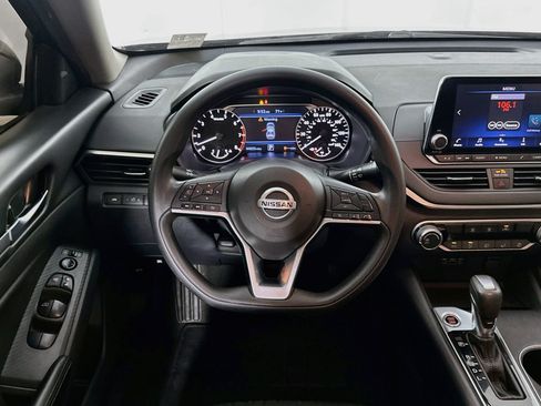 Used 2022 Nissan Altima 2.5 SV FWD image 17