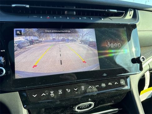 New 2026 Jeep Grand Cherokee Laredo image 4