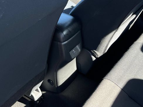 Used 2025 Nissan Versa SV FWD image 23