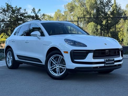 Used 2026 Porsche Macan image 9