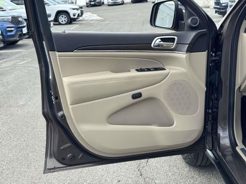 Used 2017 Jeep Grand Cherokee Limited image 14
