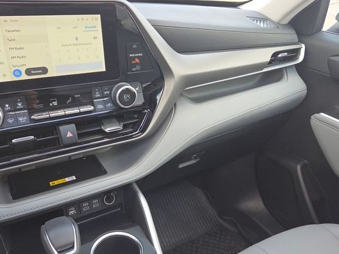 Used 2023 Toyota Highlander XLE FWD image 20
