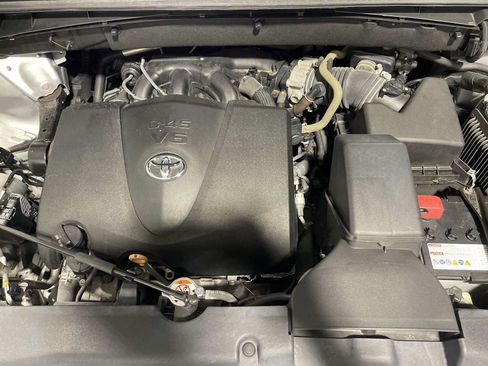 Used 2018 Toyota Highlander XLE FWD image 9