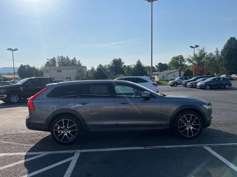 Used 2019 Volvo V90 T6 Cross Country w/ Advanced Package AWD/4WD image 7
