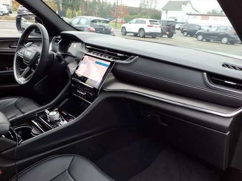 Used 2023 Jeep Grand Cherokee Overland image 23