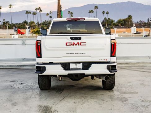 Used 2025 GMC Sierra 2500 AT4 image 8