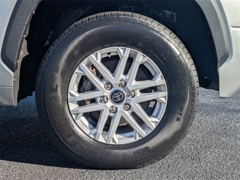 Used 2022 Toyota Tundra SR5 w/ Convenience Package image 11