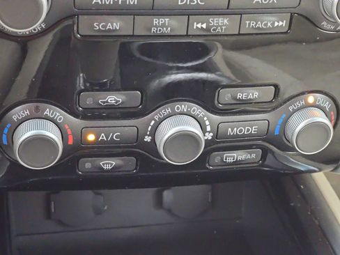 Used 2014 Nissan Pathfinder SV FWD image 23