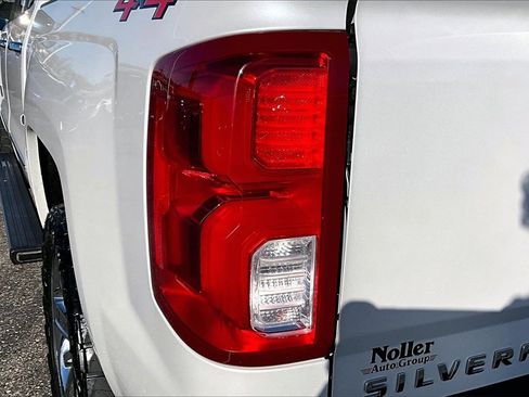 Used 2018 Chevrolet Silverado 1500 High Country image 31