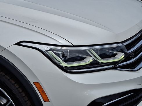 Certified 2023 Volkswagen Tiguan SEL R-Line AWD/4WD image 9
