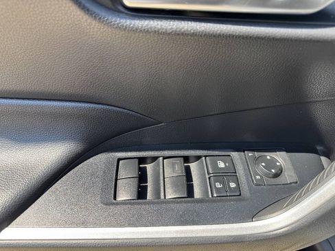 Used 2020 Toyota RAV4 XLE FWD image 12