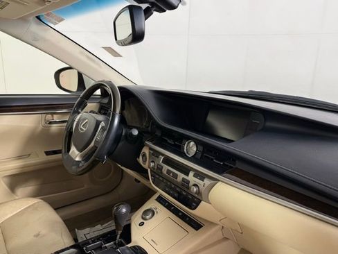 Used 2015 Lexus ES 350 w/ Luxury Package image 32
