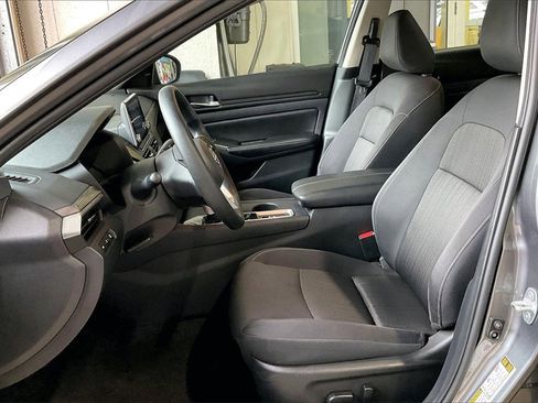 Used 2025 Nissan Altima 2.5 SV image 3