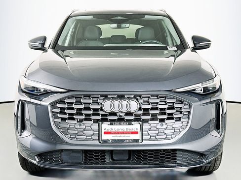 Used 2025 Audi Q5 Premium Plus w/ Premium Plus image 2