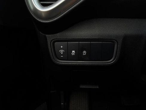 Used 2025 Kia Soul LX w/ LX Technology Package FWD image 20