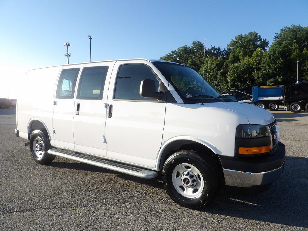 Used 2025 GMC Savana 2500 w/ Driver Convenience Package RWD image 10